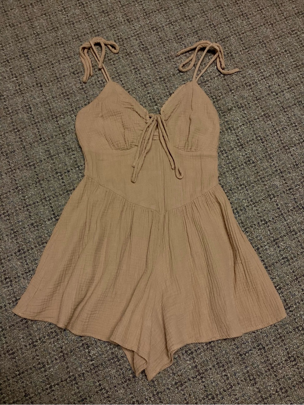 Love Fire Dusty Taupe Tie Shoulder Strap Romper * Size S